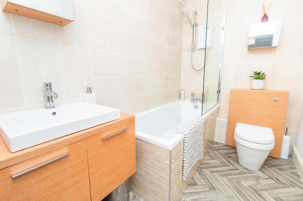 D'City Apartment, Up To 5 Guests Dundee Eksteriør bilde